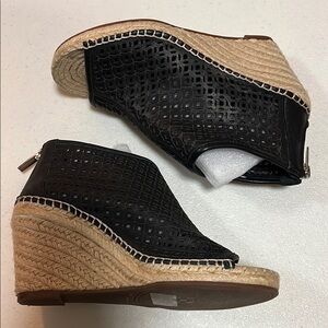 Women’s NWOB Vince Camuto Lereena Perforated Leather Wedge Black, 6.5